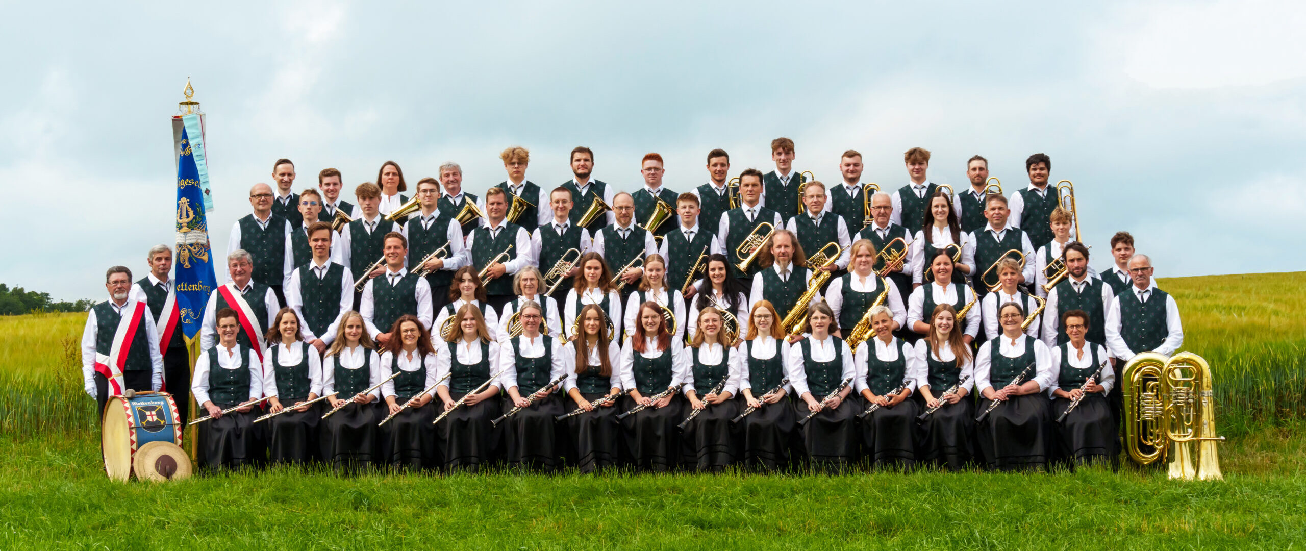 Foto aus dem Jahr 2024 von der gesamten Musikkapelle des Musikverein Mettenberg e.V.